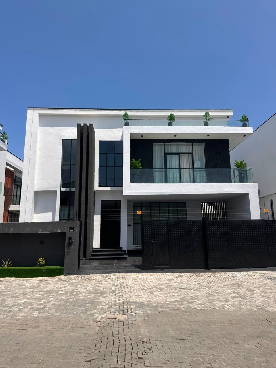 5 Bedroom duplex VGC / 480m