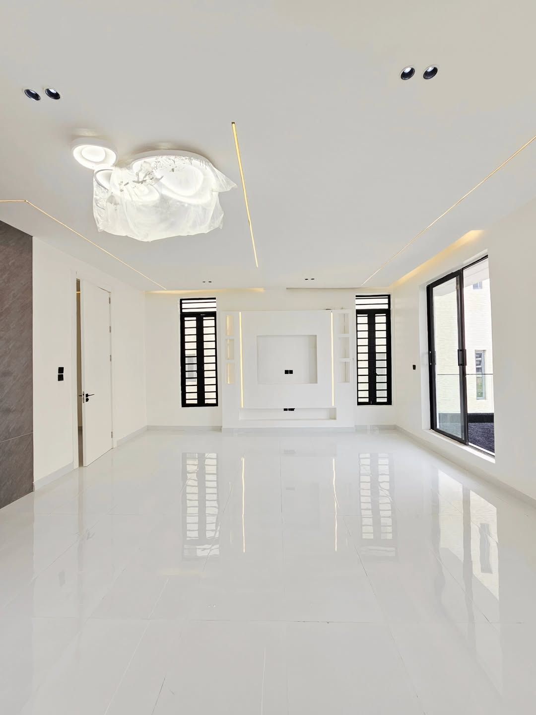 5Bedrooms detached duplex in lekki Phase1 proper off Admiralty N1.2BN 3