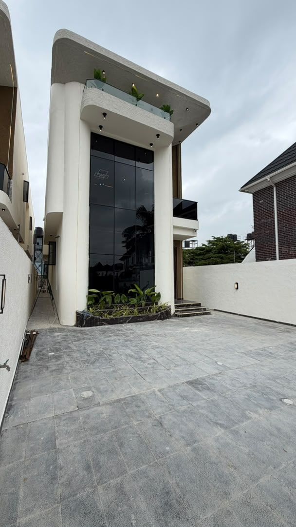 LUXURY 5BEDROOM FULLY DETACHED DUPLEX FOR SALE  / 550M / Chevron Toll Gate / 2