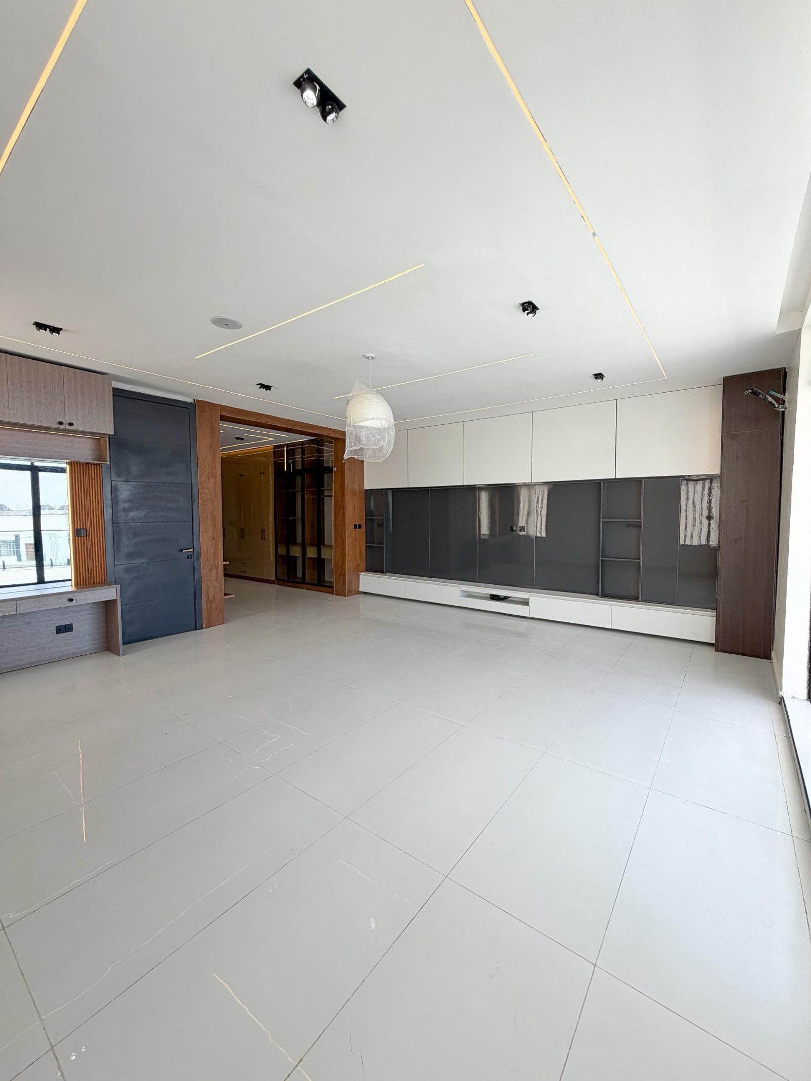 5bedroom duplex chevron 750M / swimming pool/ Bq 9