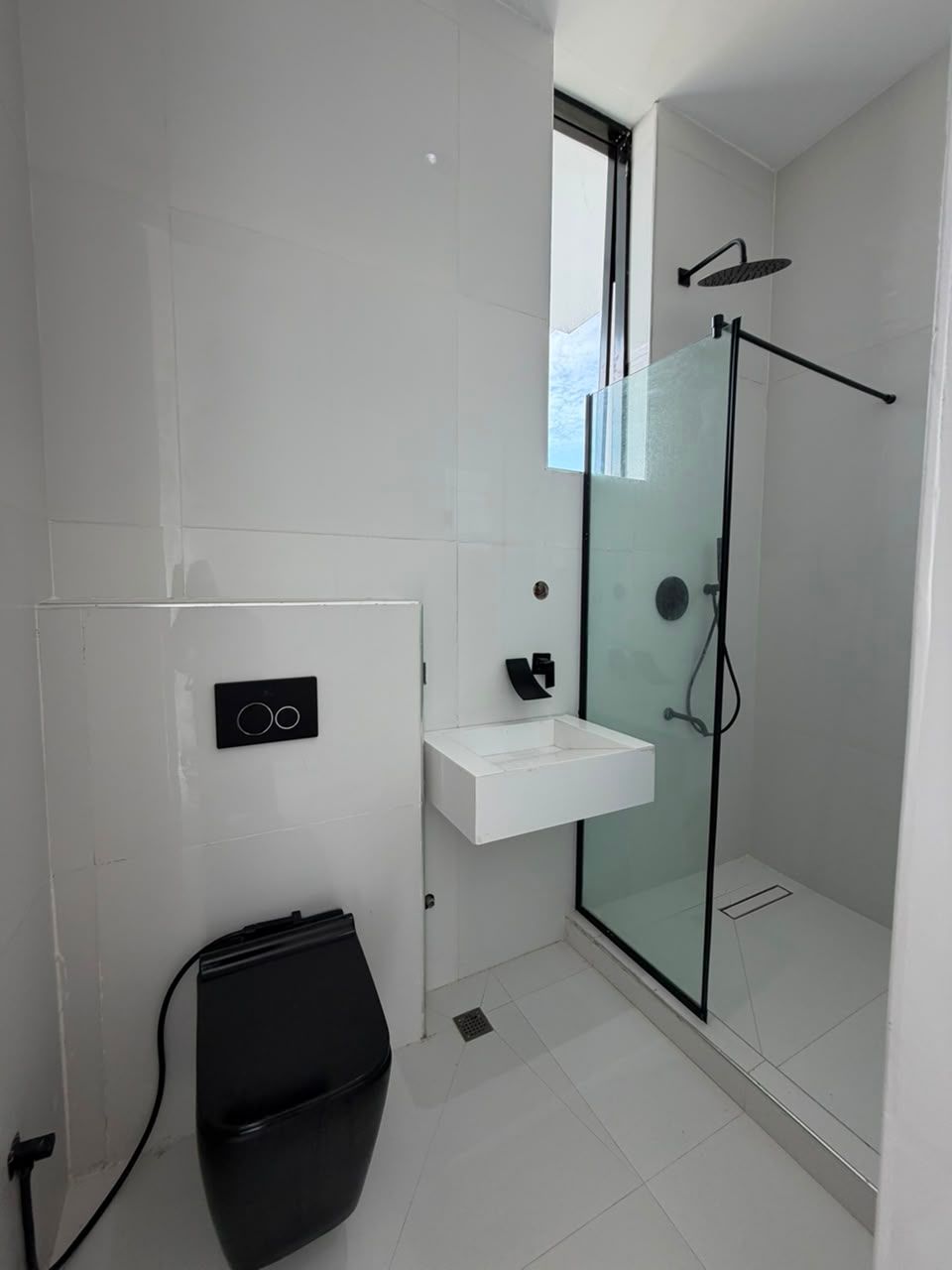 CONTEMPORARY 5BEDROOM SPACIOUS MANSION, WITH SWIMMING POOL, CINEMA, GYM, ROOFTOP TERRACE, OFFICE SPACE, BQ, AND SO MUCH MORE 13