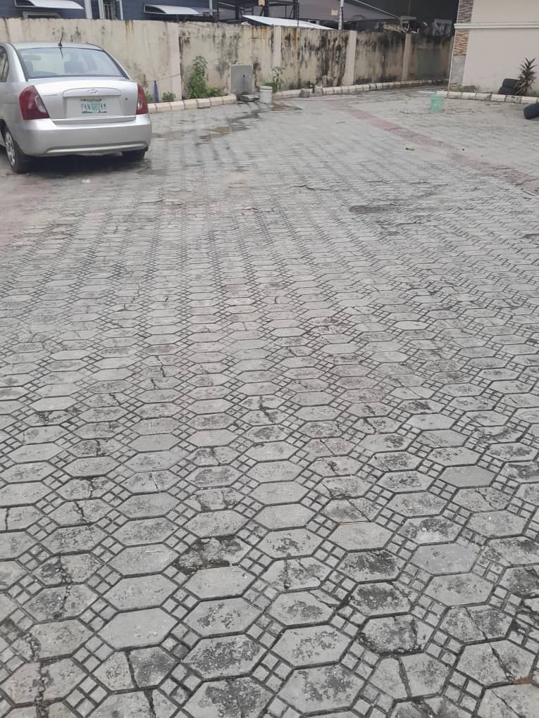 bock of 6 nos 3 bedroom flats and 3 bedroom fully detached house all in one compound / Chevron  / 1.3BN 5