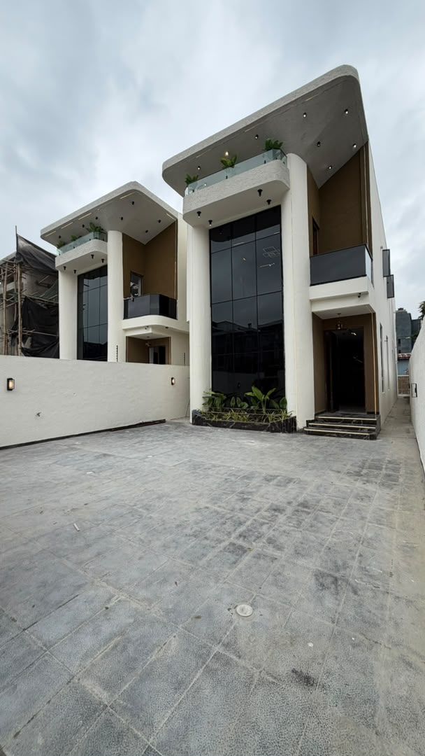 LUXURY 5BEDROOM FULLY DETACHED DUPLEX FOR SALE  / 550M / Chevron Toll Gate /