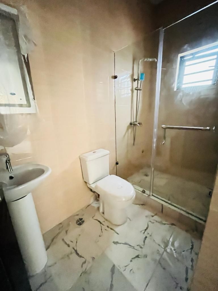 Brand new 6bed room and two room boys quarter,  Sitting on 600sqm 11