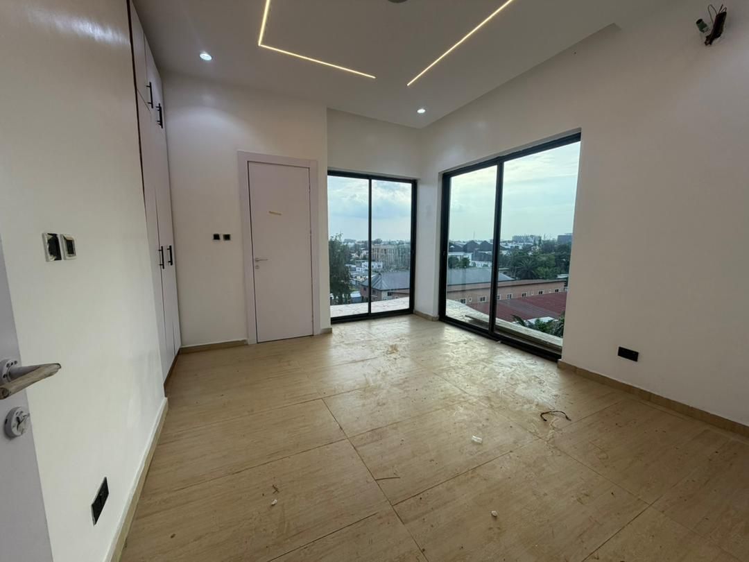 3-bedroom Apartment / Bq / ikeja Gra / 420 13