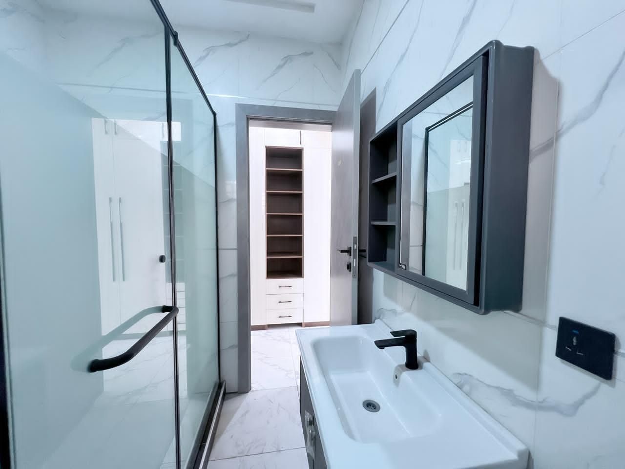 Lekki Phase  1 Proper , 4 bedrooms terraces with a private compound 15