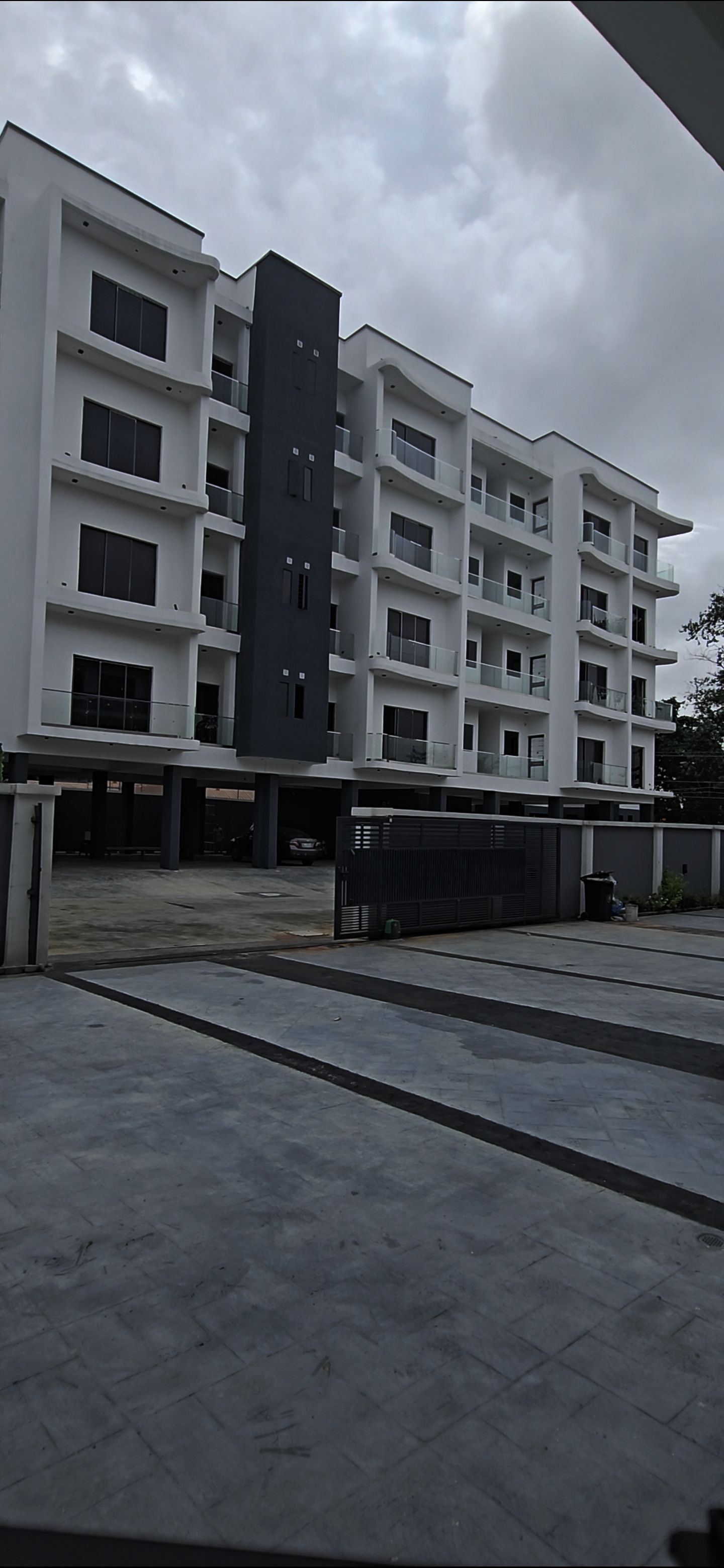 3-bedroom Apartment / Bq / ikeja Gra / 420
