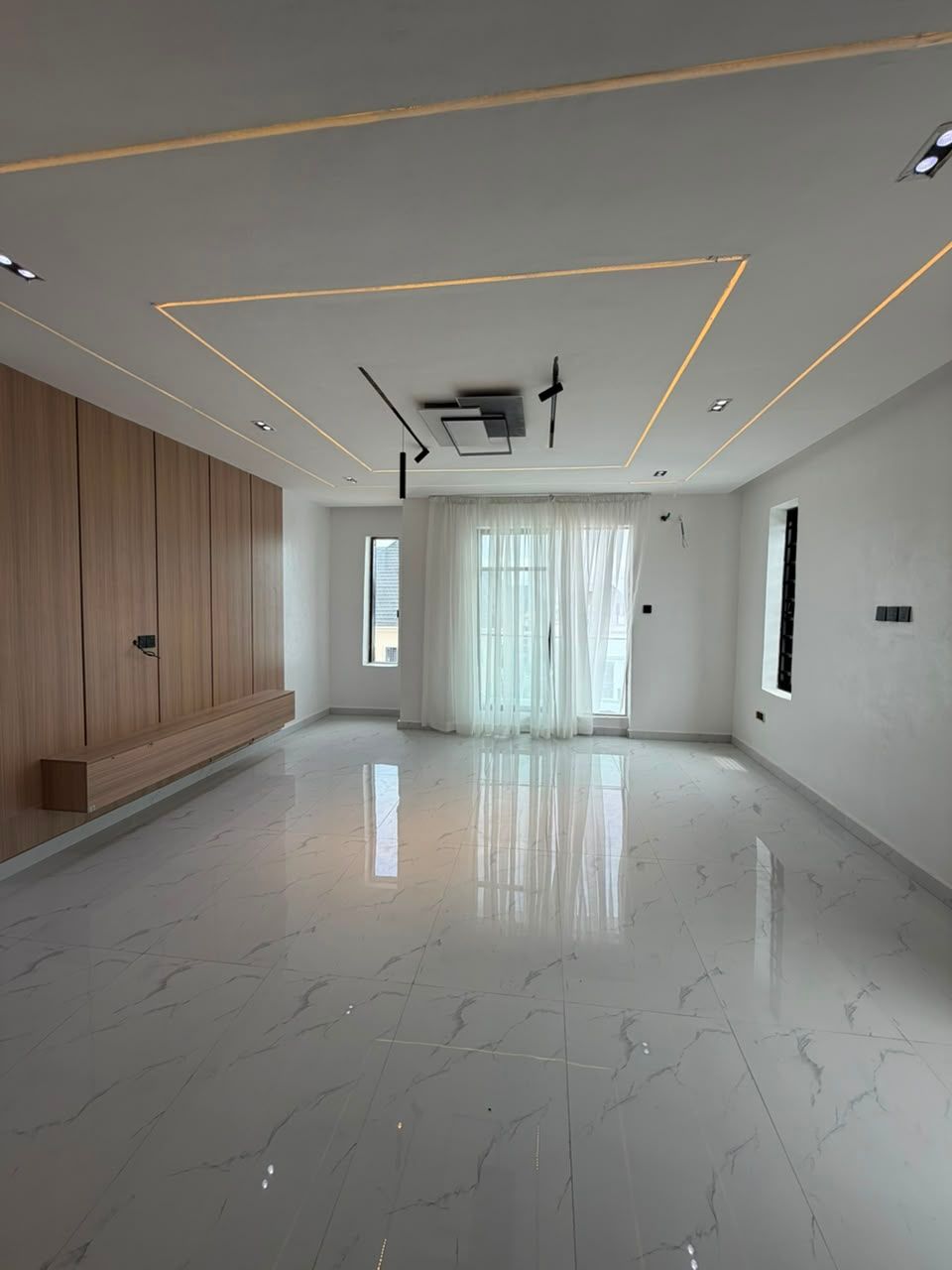 5 Bedroom duplex VGC / 480m 2