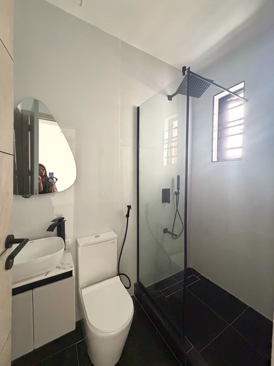 2Bedroom apartment 320m Lekki phase 1 12
