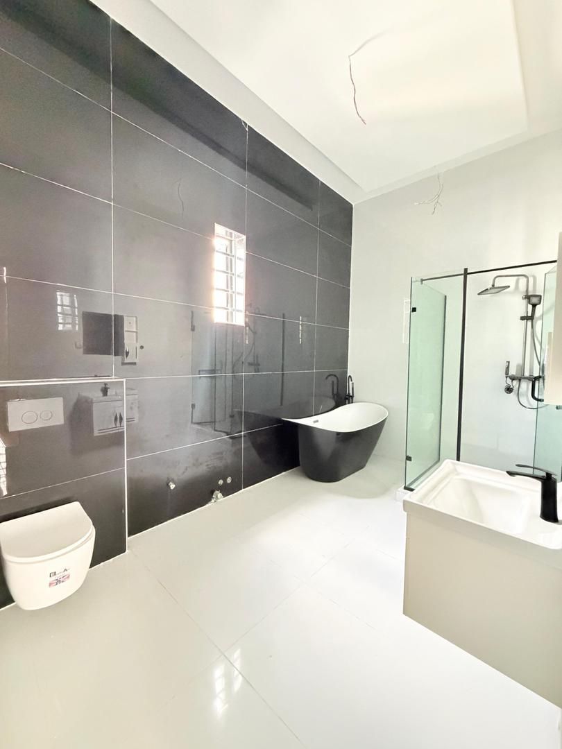 5 BEDROOM FULLY DETACHED + BQ POOL & GYM / 330m / Sangotedo Ajah 10