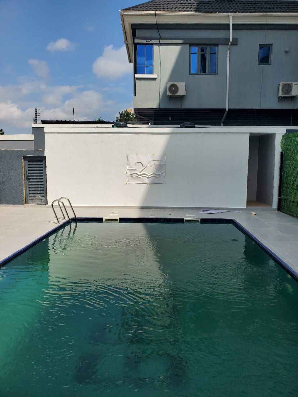 3-bedroom Apartment / Bq / ikeja Gra / 420 8