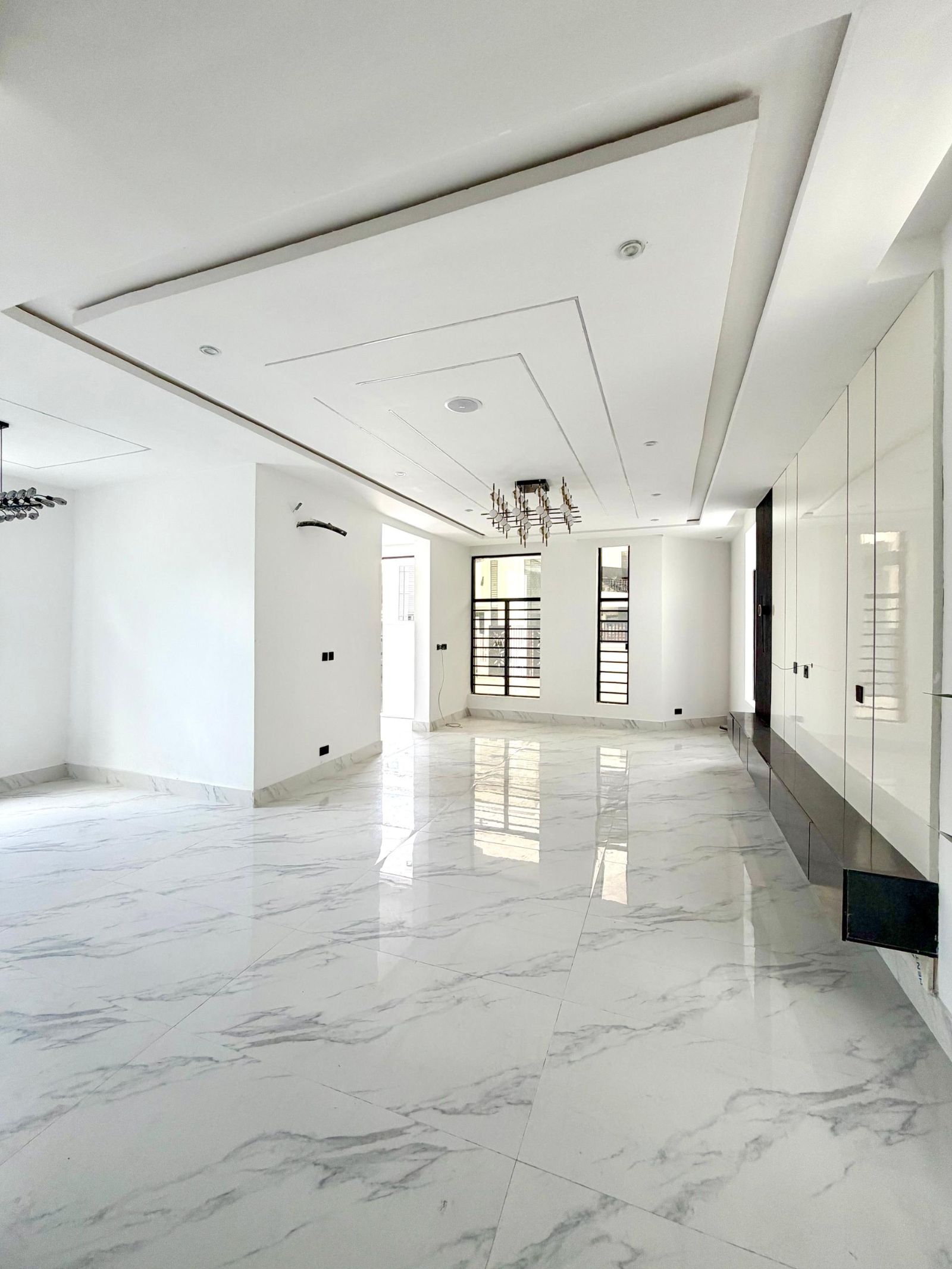5 bedroom duplex Chevron/ 720M / Pool / Bq 4