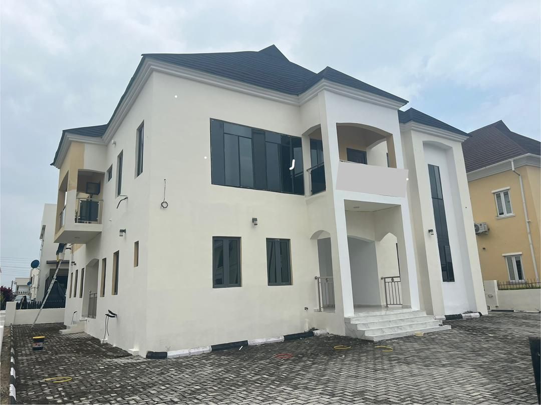 Brand new 6bed room and two room boys quarter,  Sitting on 600sqm