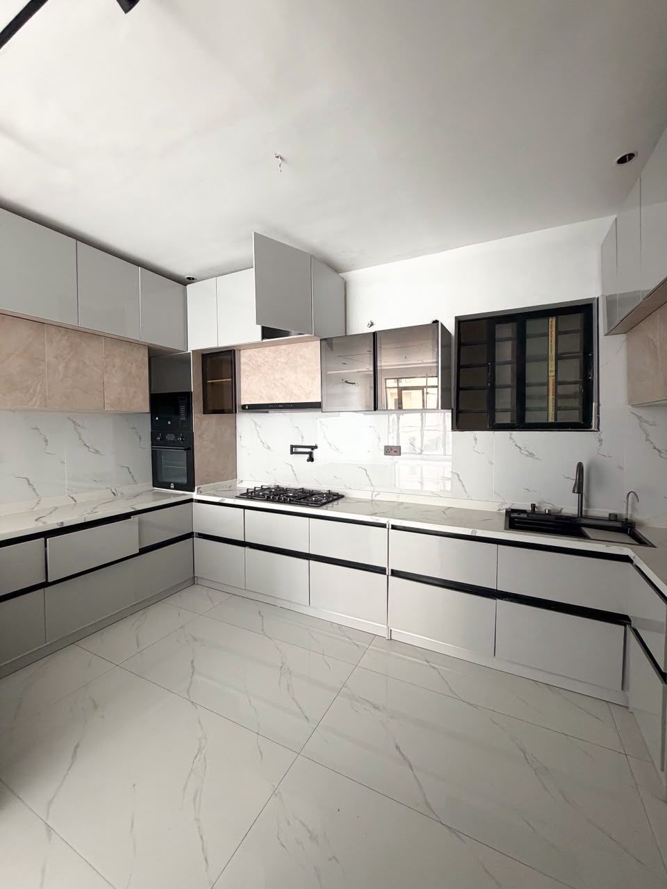 2Bedroom apartment 320m Lekki phase 1 5