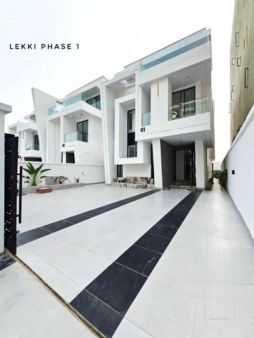 5Bedrooms detached duplex in lekki Phase1 proper off Admiralty N1.2BN