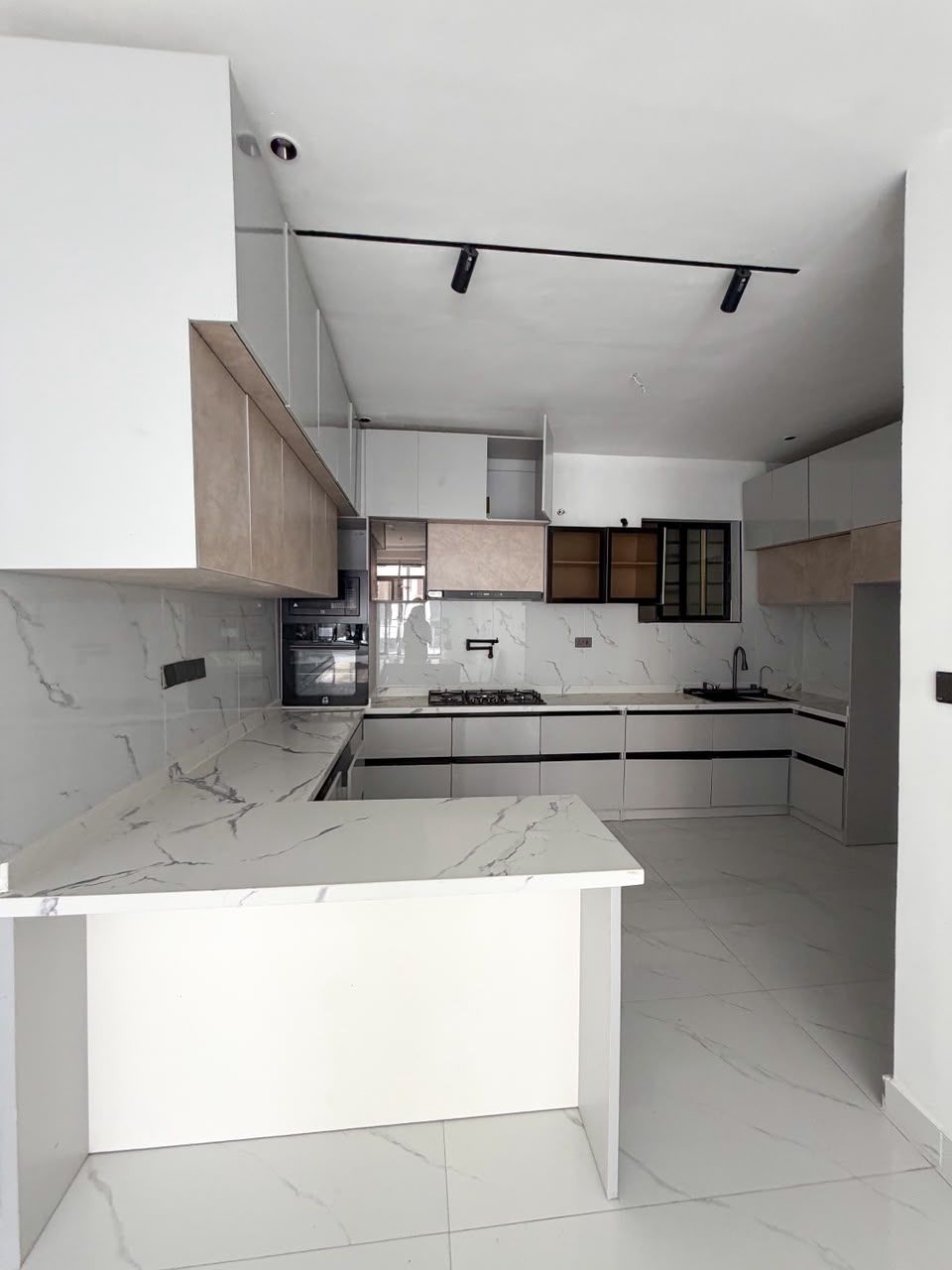 2Bedroom apartment 320m Lekki phase 1 6