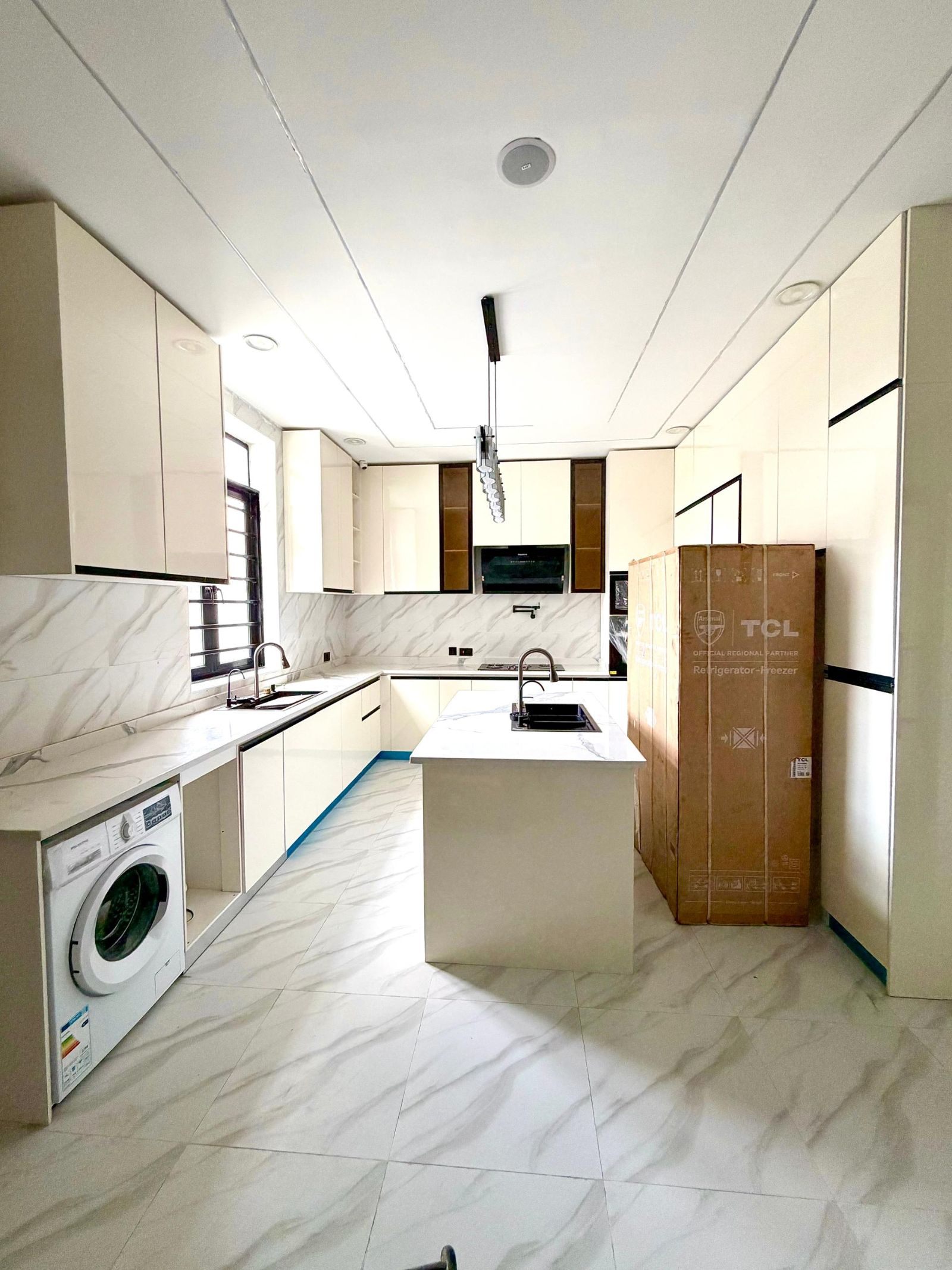 5 bedroom duplex Chevron/ 720M / Pool / Bq 5