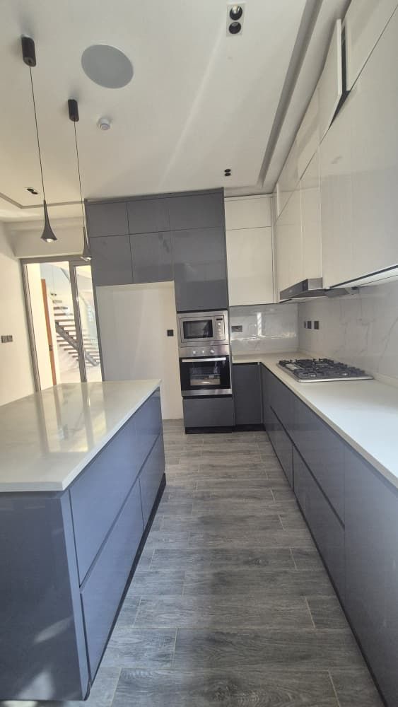 5-bedroom fully detached duplex with a room Bq, cinema /  650m / Adeniyi Jones 2