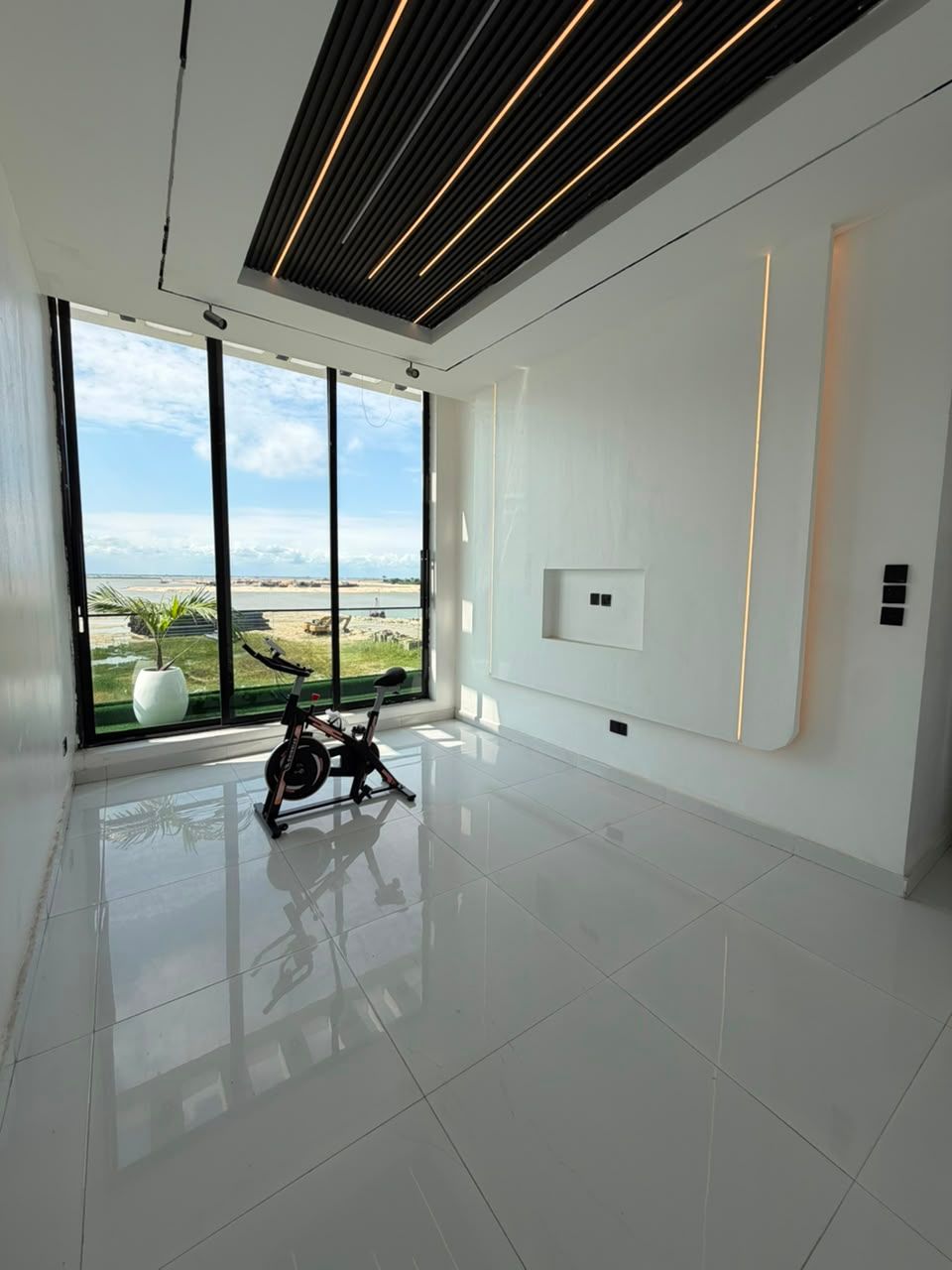 CONTEMPORARY 5BEDROOM SPACIOUS MANSION, WITH SWIMMING POOL, CINEMA, GYM, ROOFTOP TERRACE, OFFICE SPACE, BQ, AND SO MUCH MORE 9