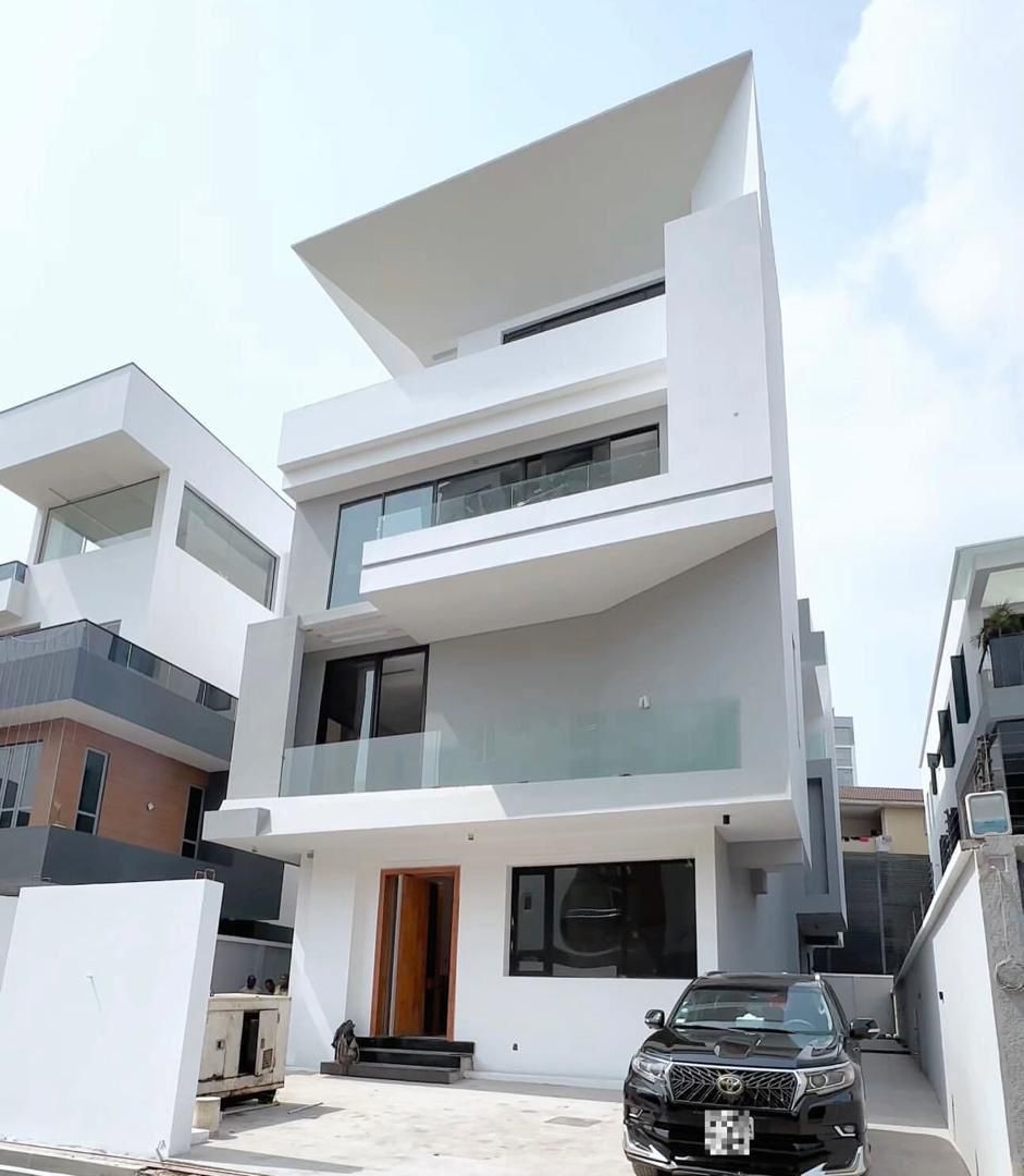 5 Bedrooms Fully Detached/ Old Ikoyi / 4.3BN