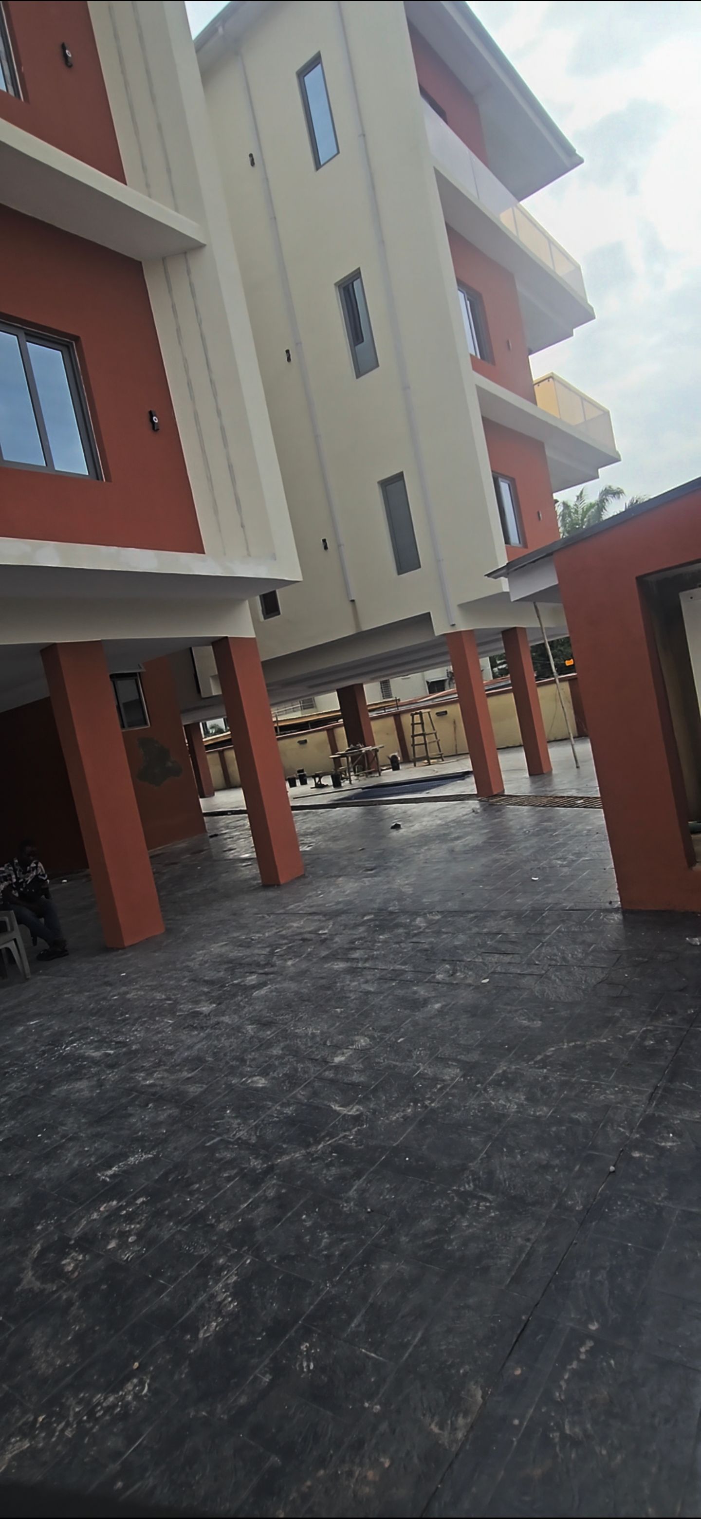 4-Bedroom Apartments / Bq  / Ikeja Gra  / 500M 2