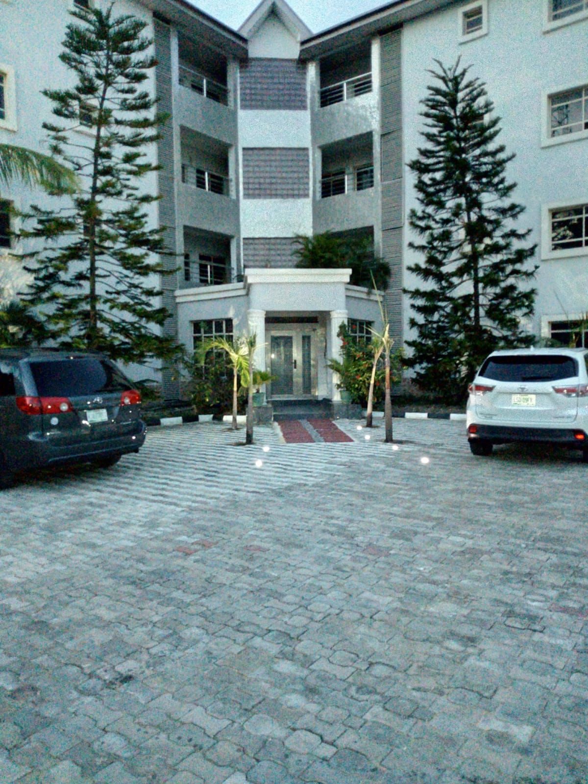 Exquisitely built 8 nos serviced 3bedroooms  Apartment and 1 room BQ  each / Lekki phase1  / 3.5Bn