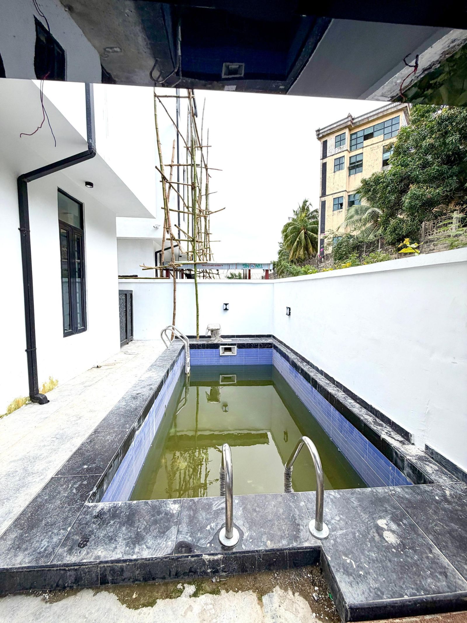 5 bedroom duplex Chevron/ 720M / Pool / Bq 2