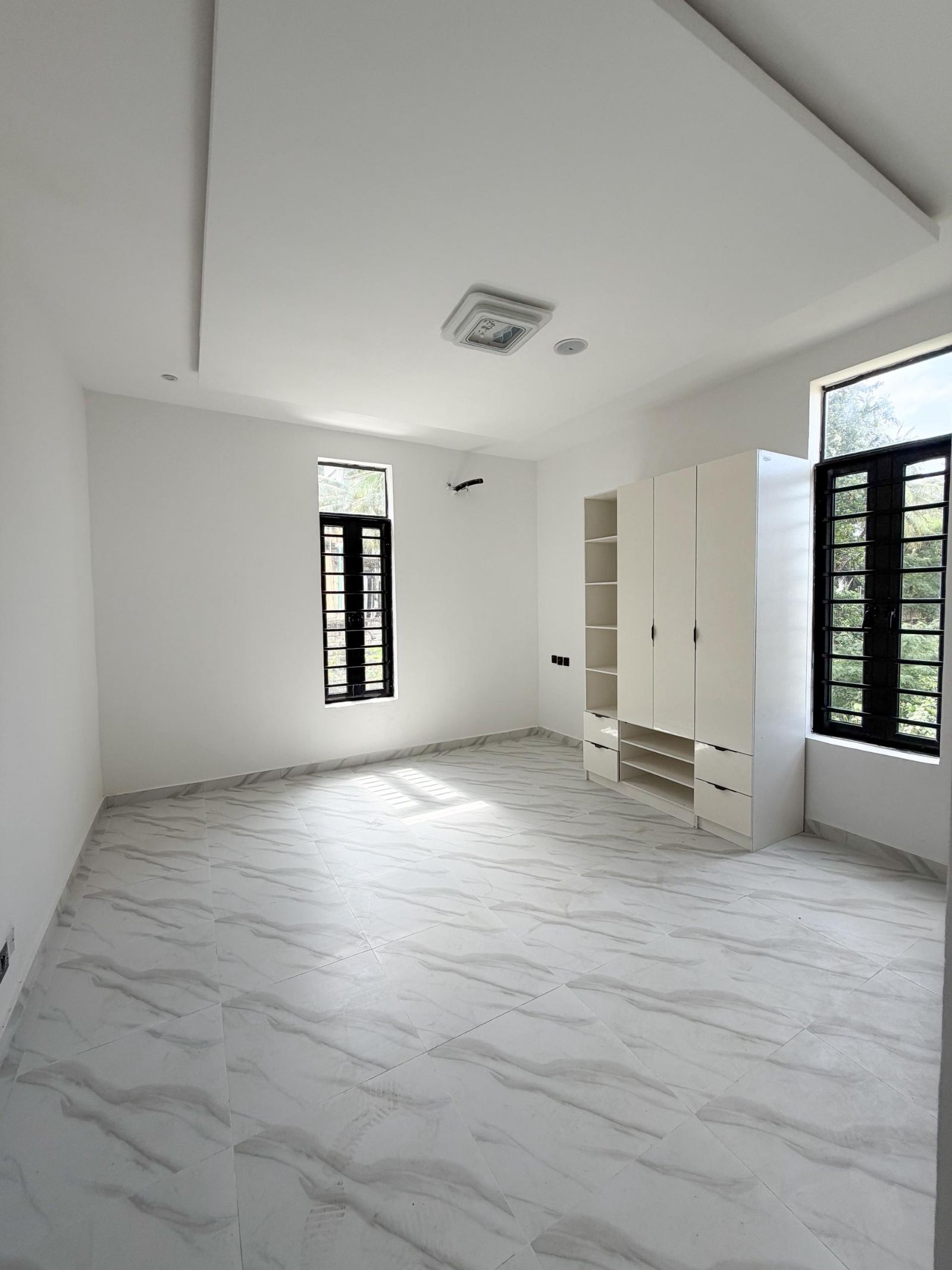 5 bedroom duplex Chevron/ 720M / Pool / Bq 9