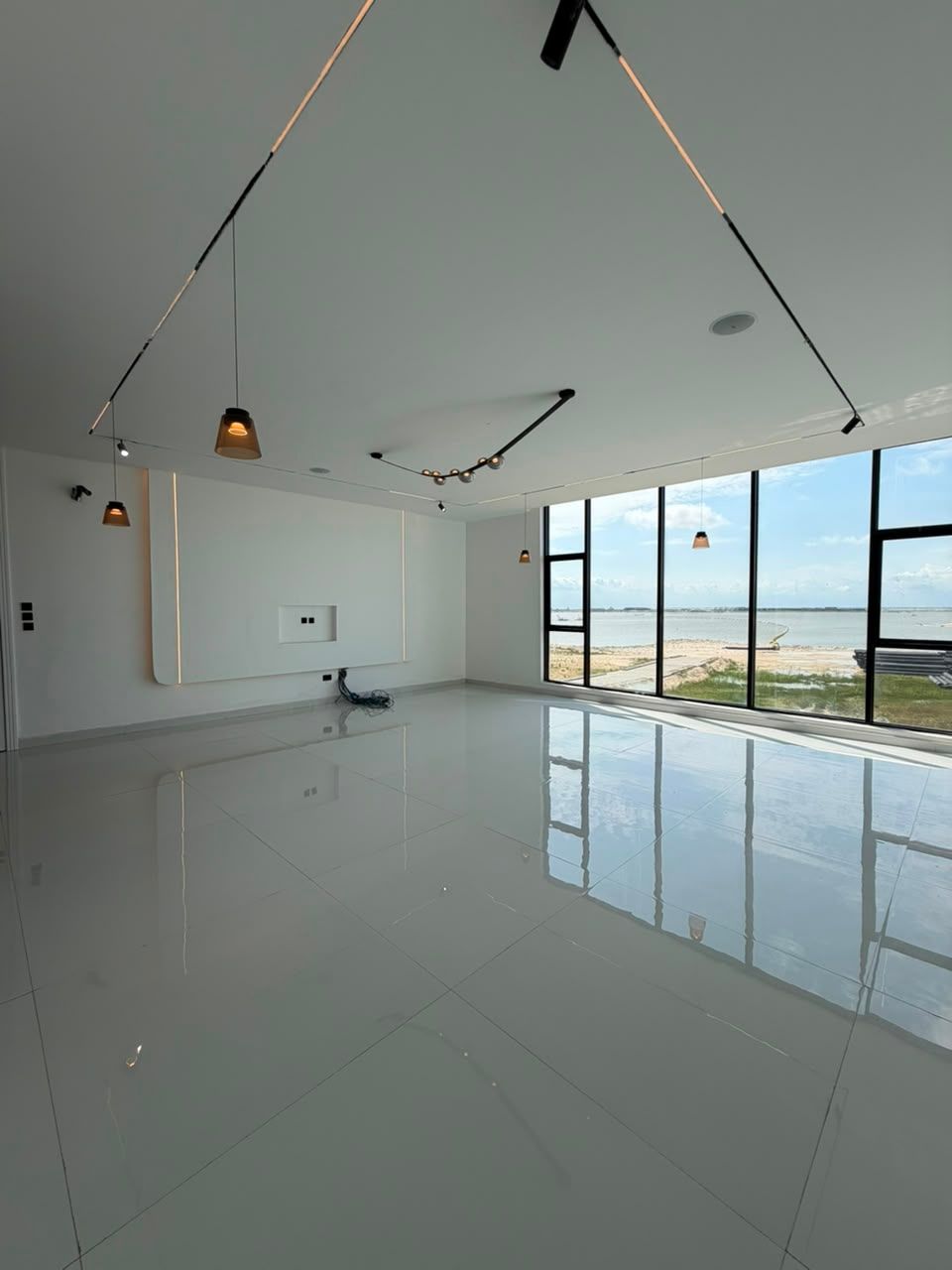 CONTEMPORARY 5BEDROOM SPACIOUS MANSION, WITH SWIMMING POOL, CINEMA, GYM, ROOFTOP TERRACE, OFFICE SPACE, BQ, AND SO MUCH MORE 2