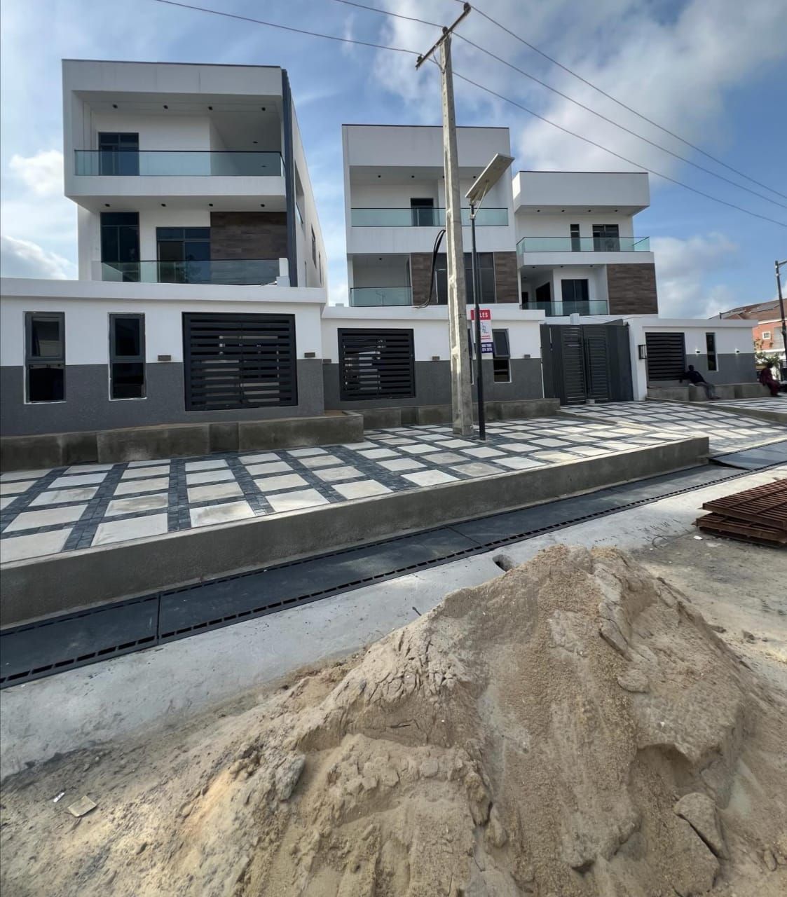 New 5Bed detached duplex +pool N380m. Title c of o. My Direct brief Megamound Estate ikota