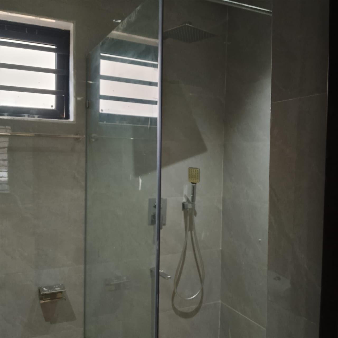 Luxury 4 Bedroom fully Detached duplex with Study Room, home Office Room &  Room Bq in Maryland within a gated Estate / 750m 15